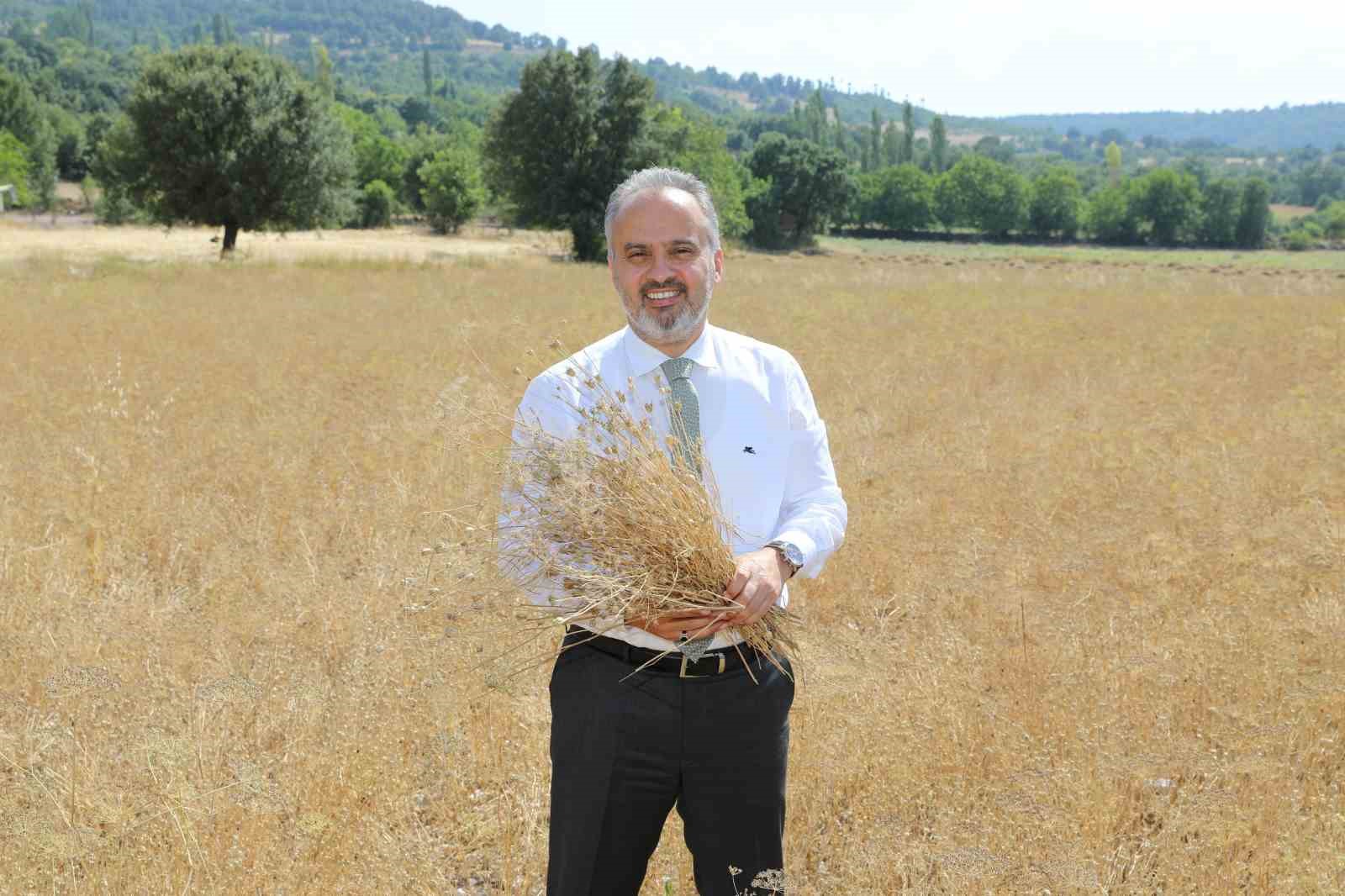 Toprak suyla buluşuyor, çiftçinin yüzü gülüyor