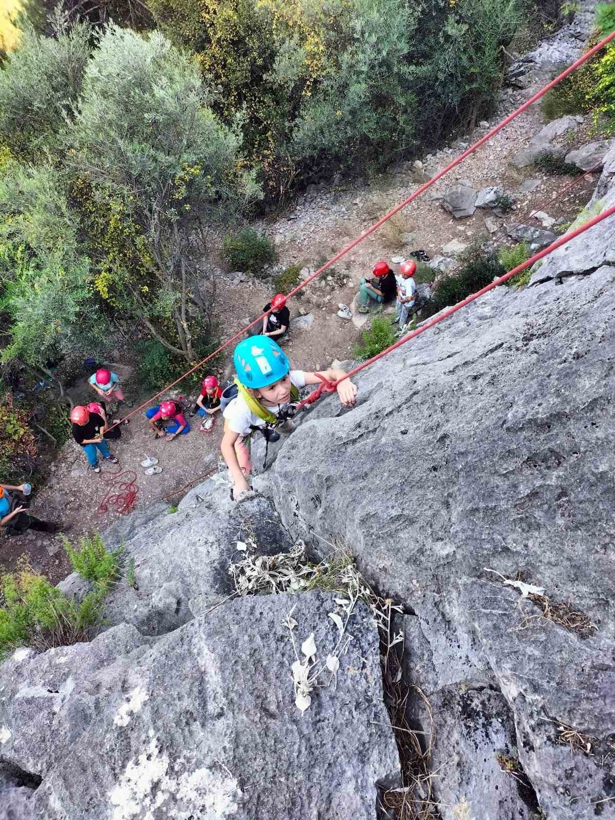 Küçük dağcılar uygulamalı eğitimde performanslarını gösterdiler