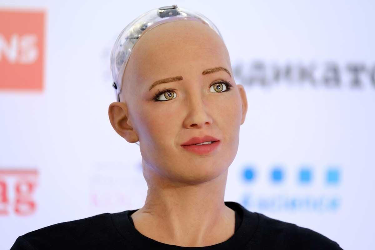 İnsansı robot Sophia, ilk kez Çamlıca Kulesi’nde radyo yayını yapacak!