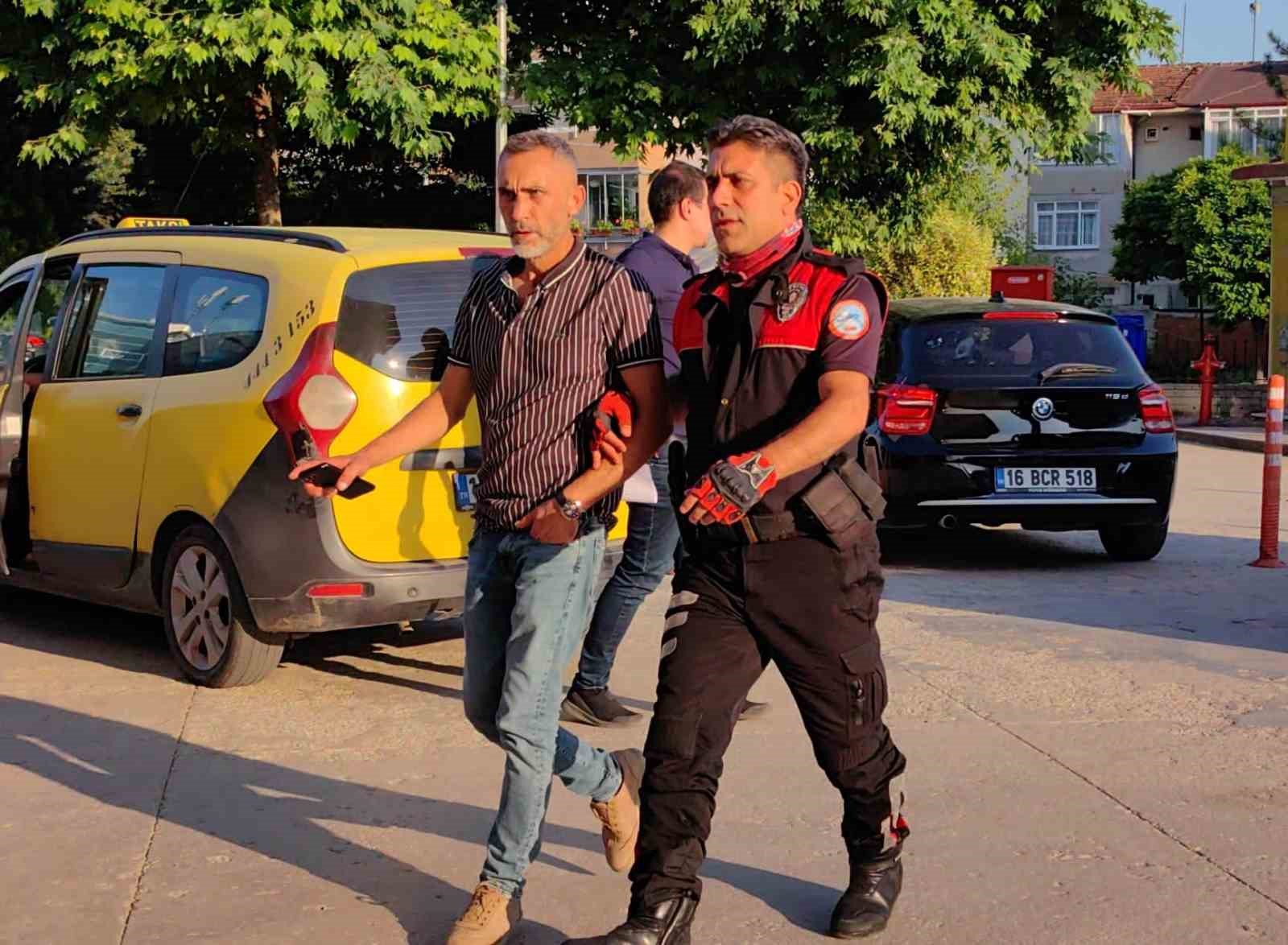 Kovaladığı şahsı satırla yaraladı, ’namus meselesi’ dedi