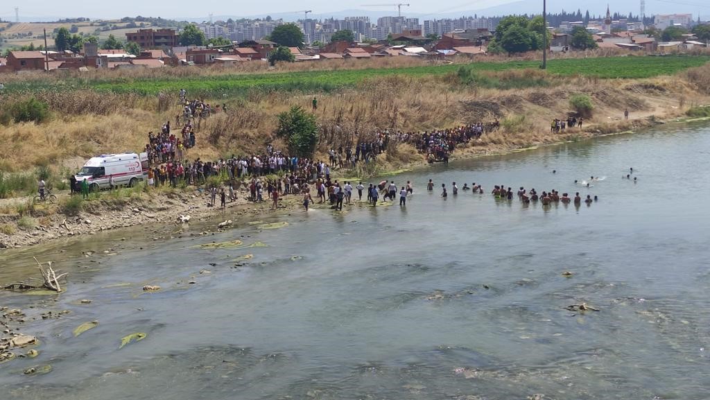 14 yaşındaki çocuk serinlemek için girdiği çayda hayatını kaybetti