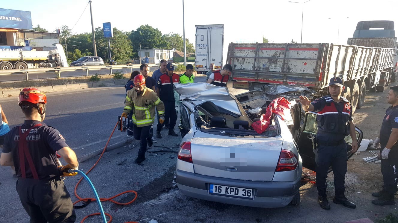 Tatilden dönen aile kaza yaptı: 4 ölü, 2 yaralı