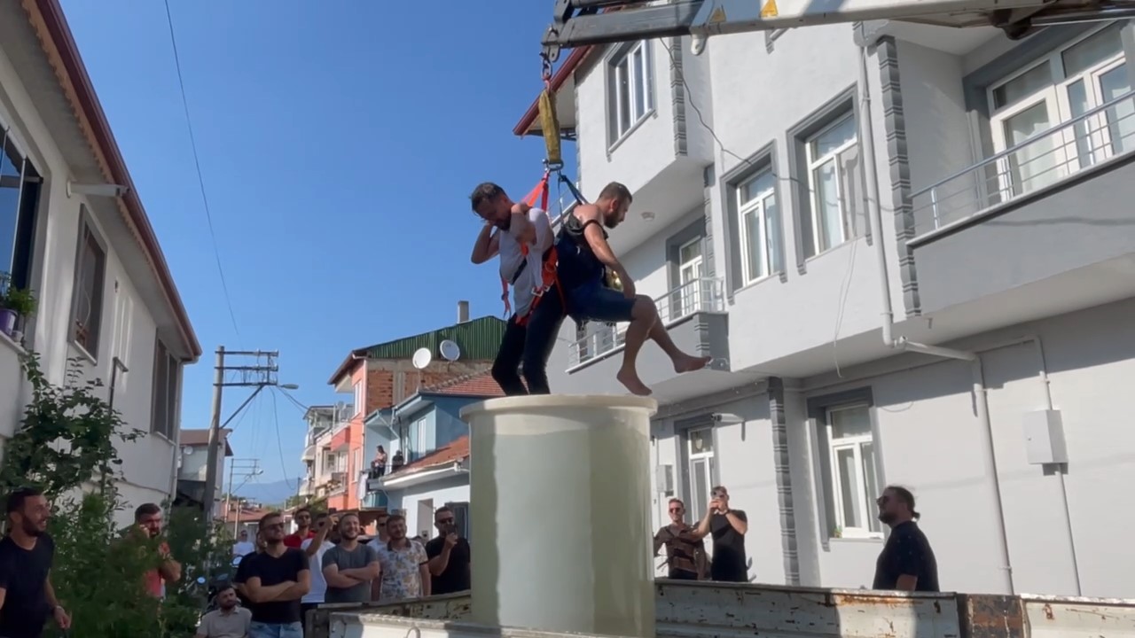 İznik’te ilginç gelenek: Damadı vinçe astılar