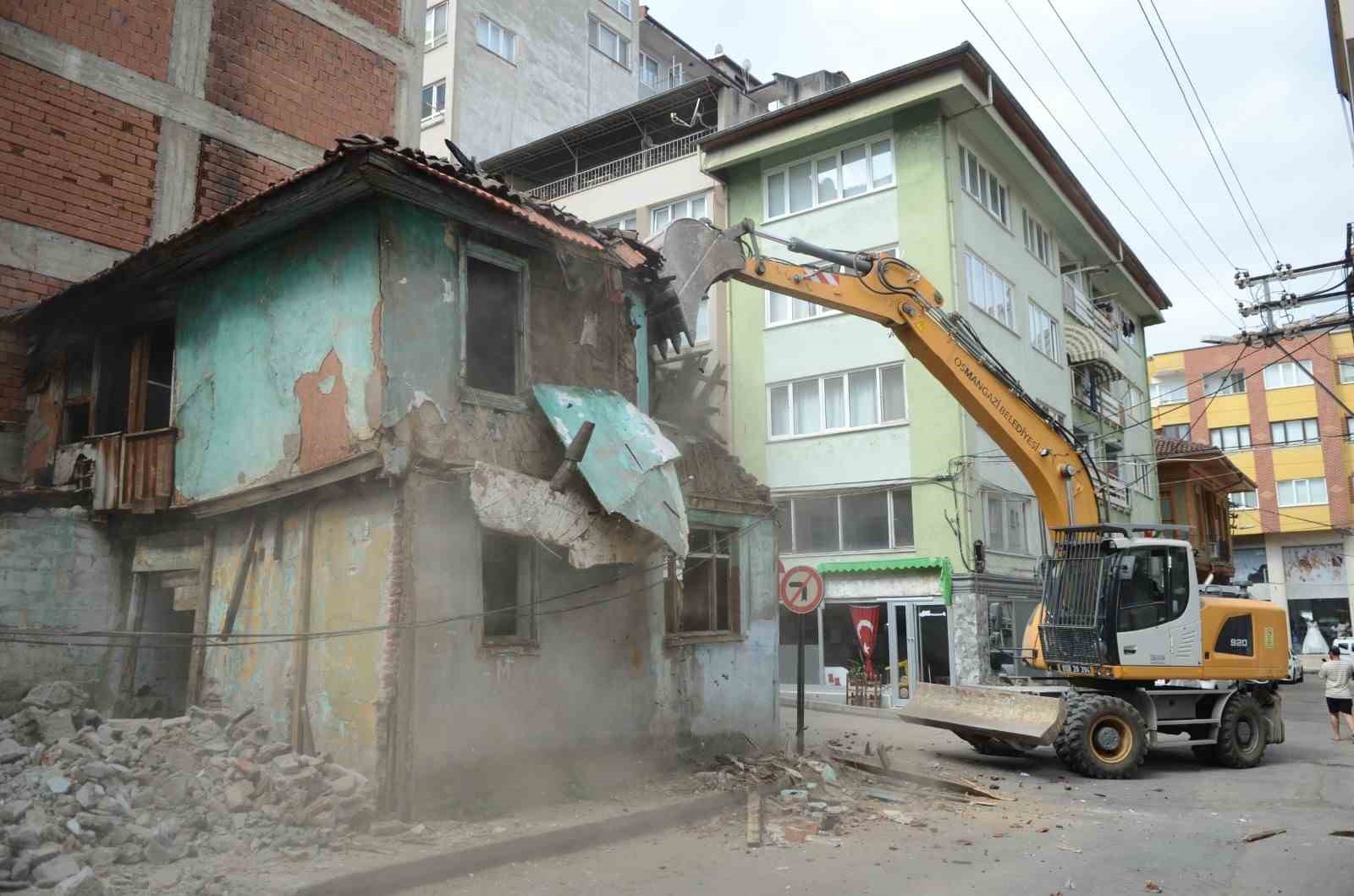 Osmangazi’de metruk bina temizliği