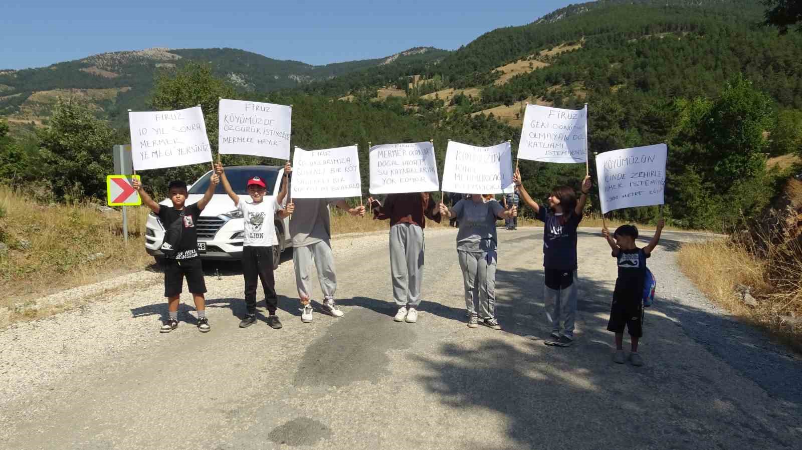 (Özel) Köy sakinleri eylem yaptı...Köylerinde mermer ocağı istemiyorlar