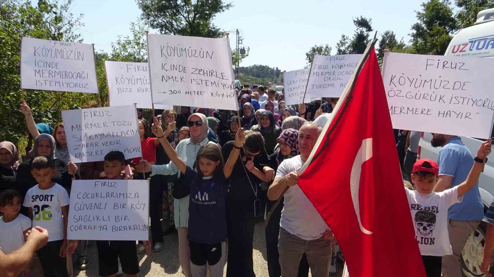 (Özel) Köy sakinleri eylem yaptı...Köylerinde mermer ocağı istemiyorlar