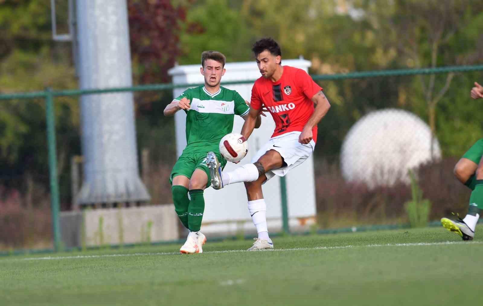 Bursaspor hazırlık maçında Gaziantep FK ile berabere kaldı