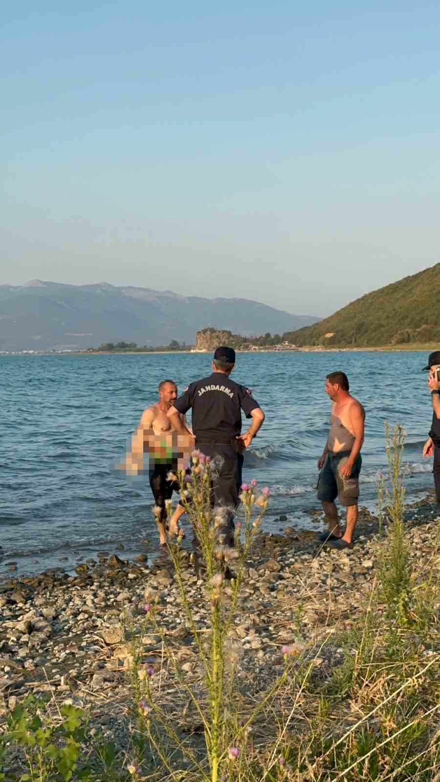 Serinlemek için göle giren çocuk boğuldu