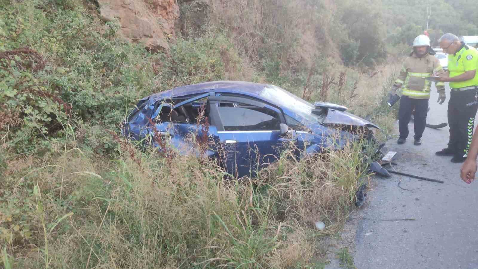 Takla atan otomobilden savrulan 2 genç hayatını kaybetti, 2 genç de ağır yaralandı