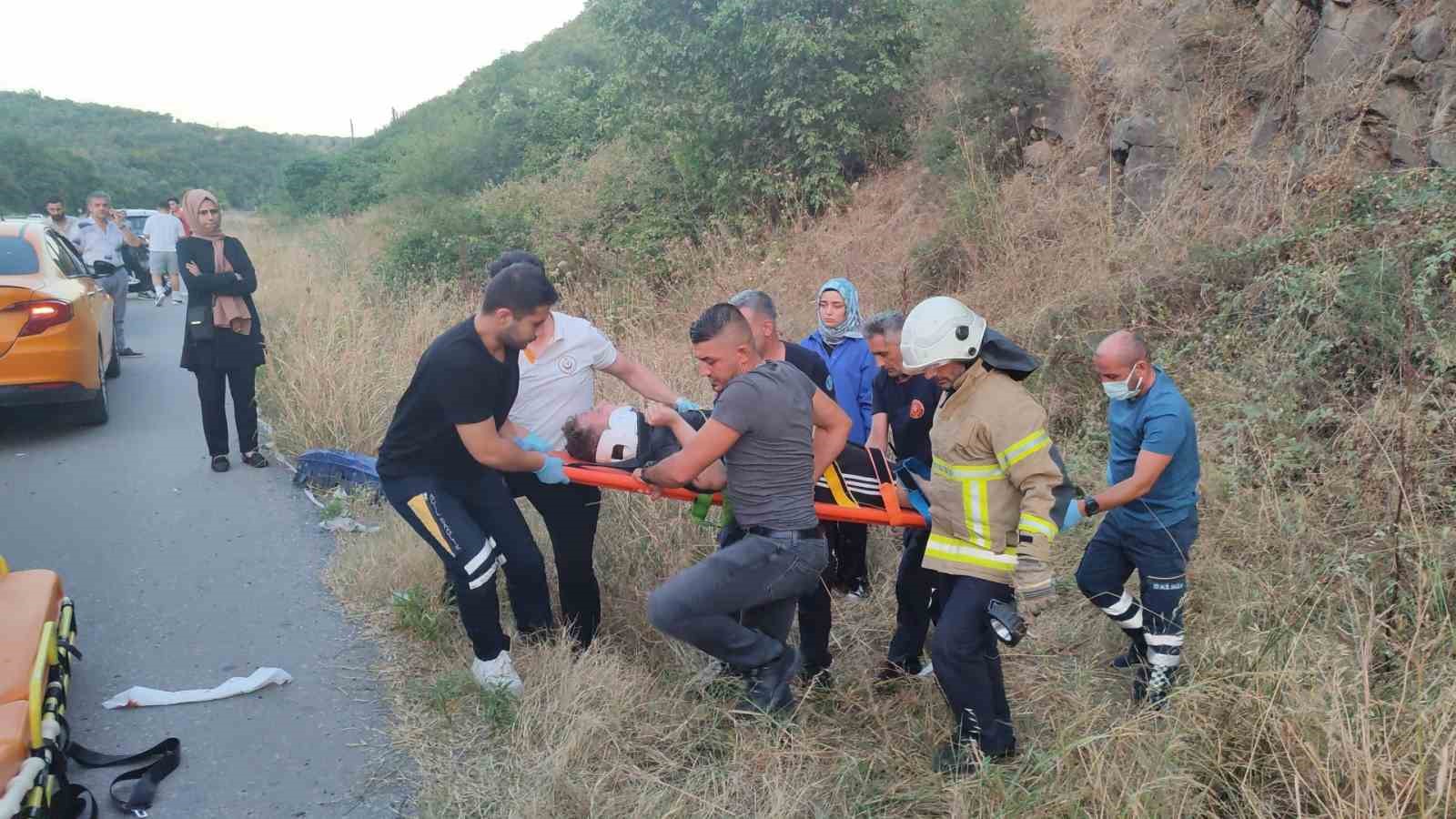 Takla atan otomobilden savrulan 2 genç hayatını kaybetti, 2 genç de ağır yaralandı