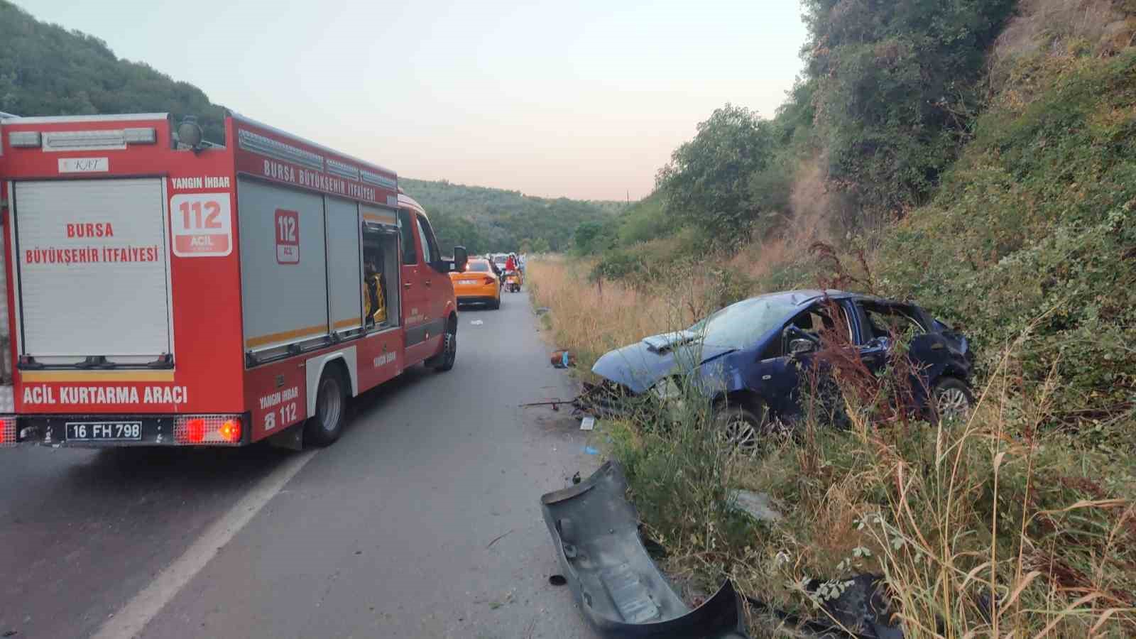 Takla atan otomobilden savrulan 2 genç hayatını kaybetti, 2 genç de ağır yaralandı