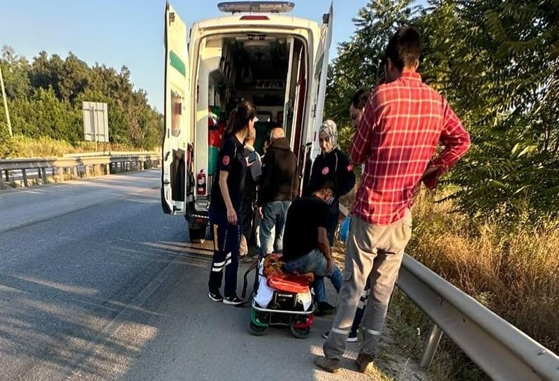 Şarampole uçan minibüs alev alev yandı: 2 yaralı