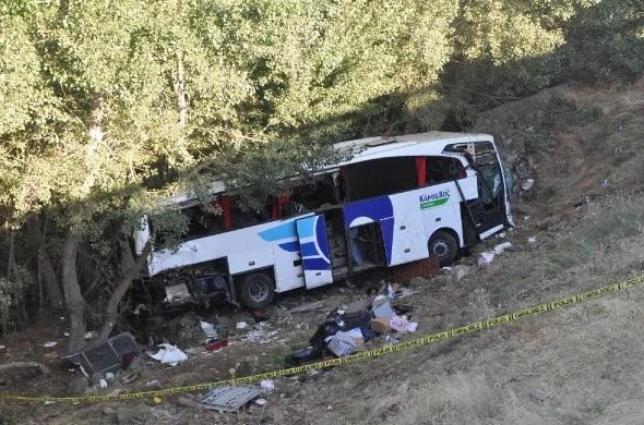 12 kişinin hayatını kaybettiği kazada otobüs şoförünün oğlu konuştu: Babam, BionTech aşısı nedeniyle kalp krizi geçirmiş olabilir