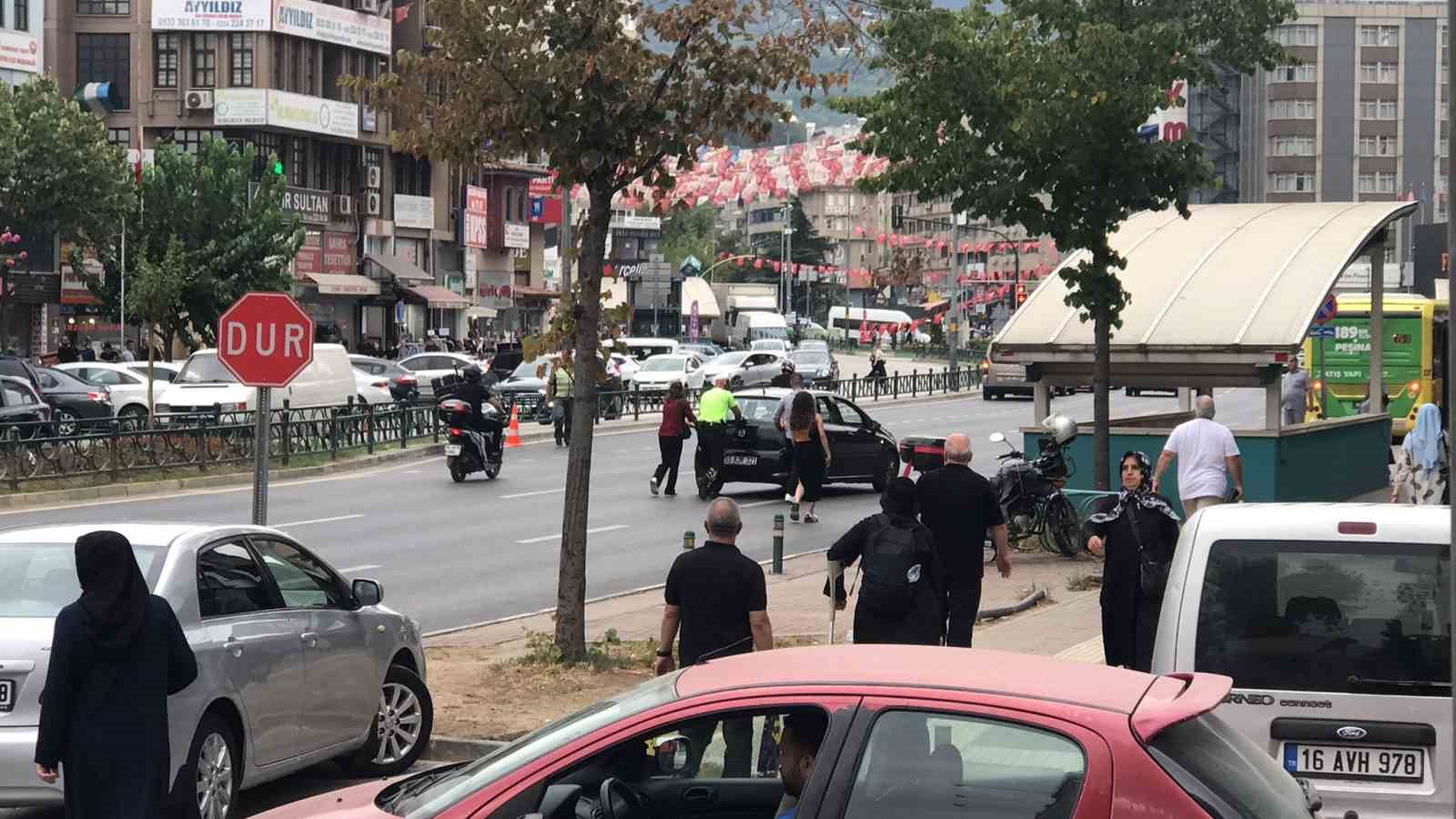 Trafik polisinden örnek davranış