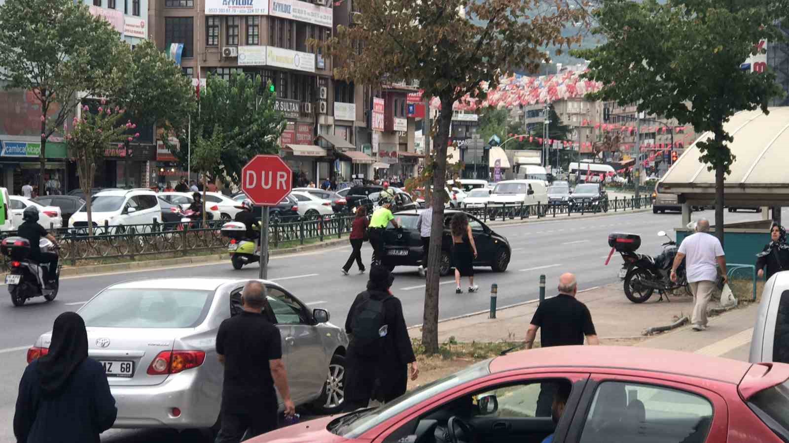 Trafik polisinden örnek davranış