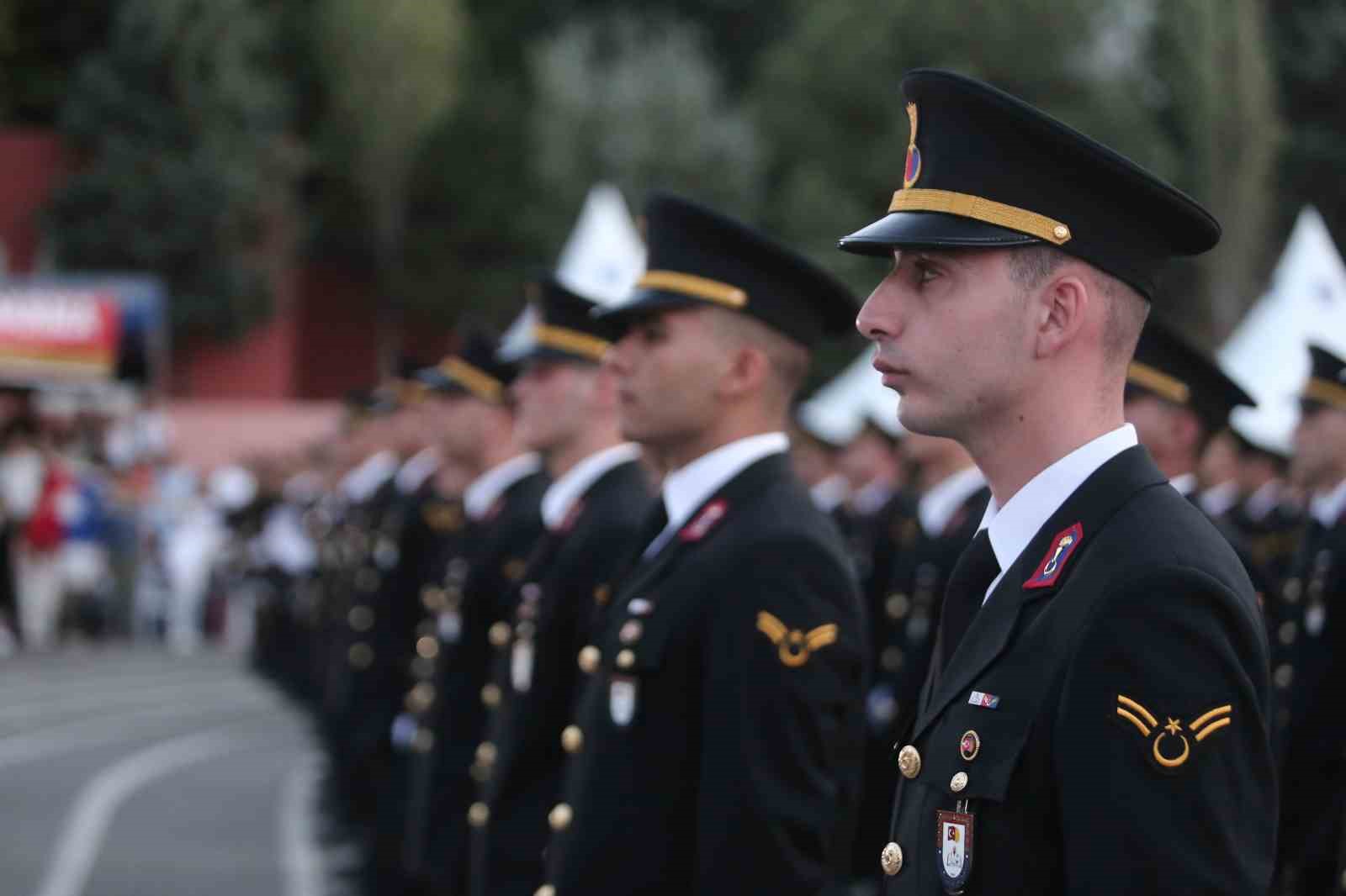 Işıklar Jandarma Meslek Yüksekokulu 402 öğrencisini törenle mezun etti