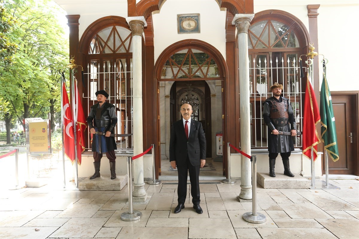 Bursa valisinden örnek hareket