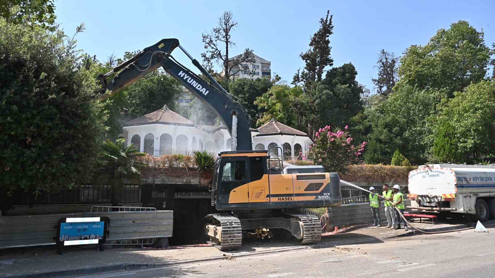 Başkan konutuna veda etti, Süleyman Çelebi külliyesi için ilk kazma vuruldu