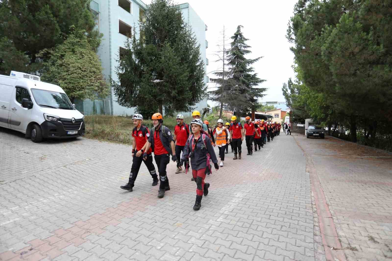 7.2 büyüklüğündeki depremi canlandırdılar