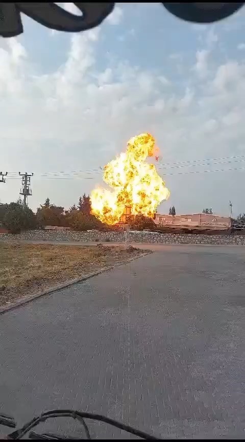 Bursa’da mobilya fabrikasının santrali bomba gibi patladı.. O anlar kamerada