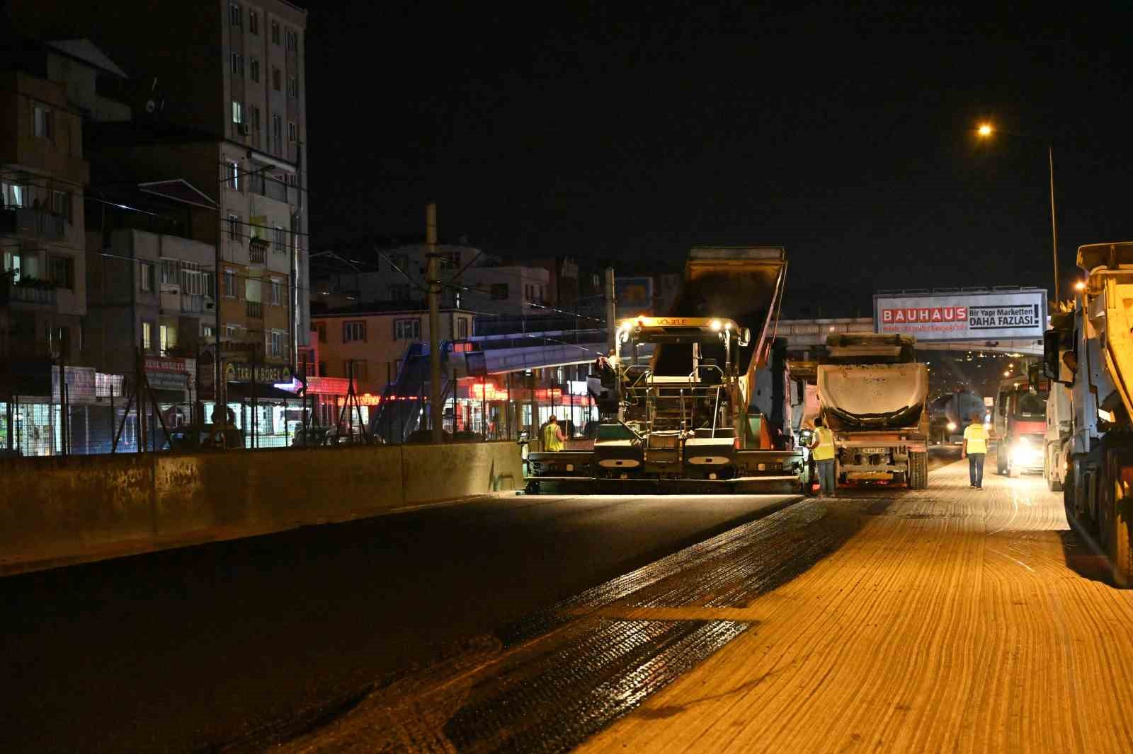 Ankara yolunda gece mesaisi sürüyor