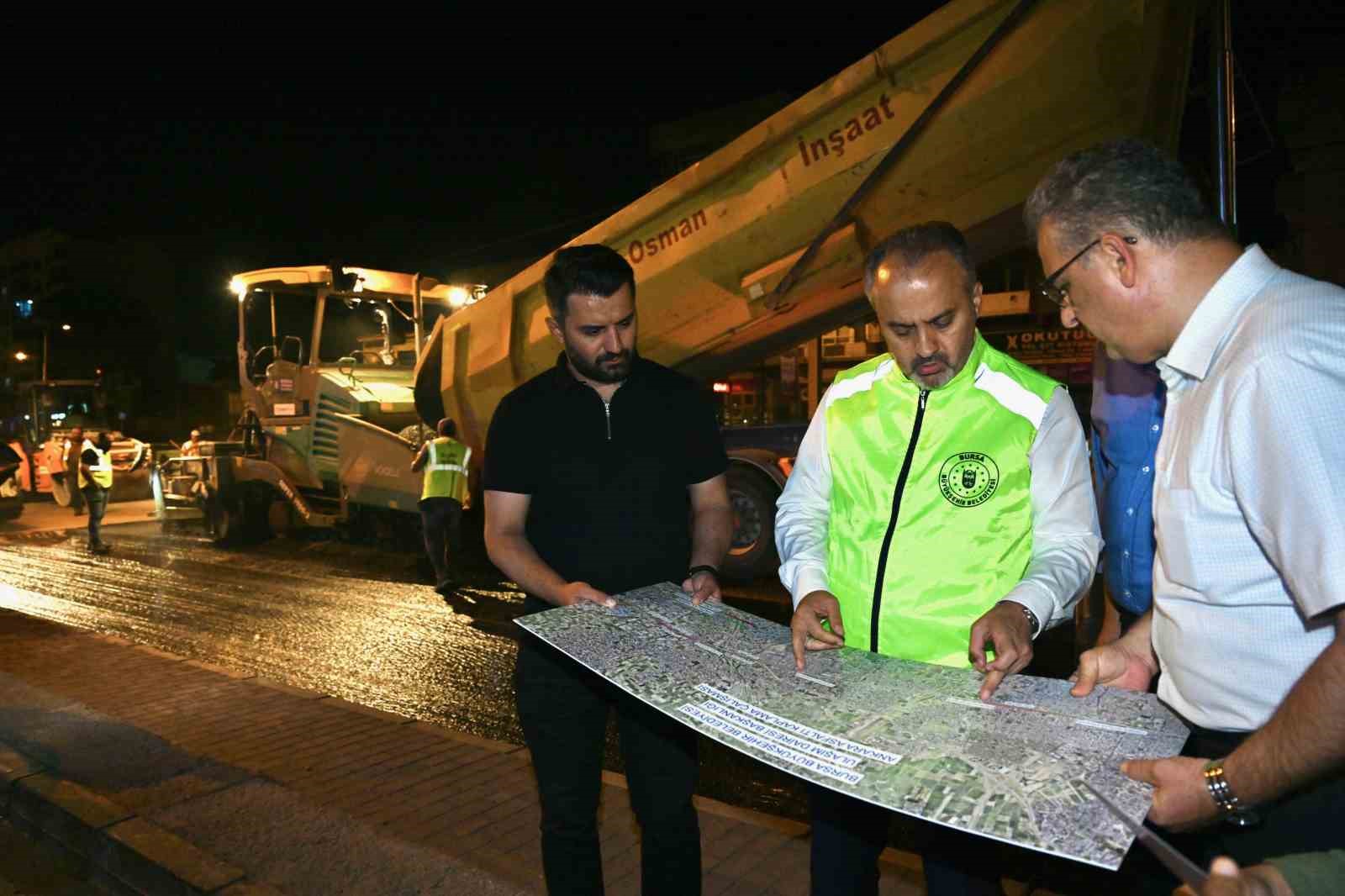 Ankara yolunda gece mesaisi sürüyor