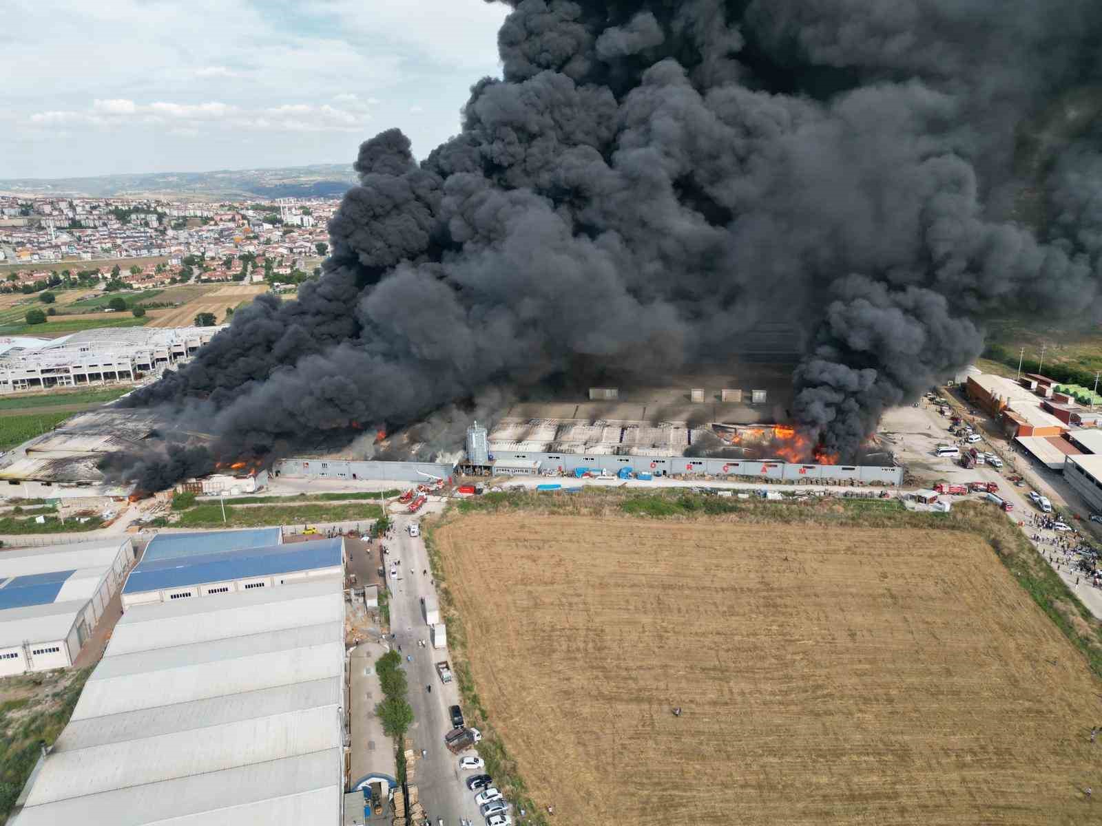 Şişecam’ın deposu da o yangında küle döndü