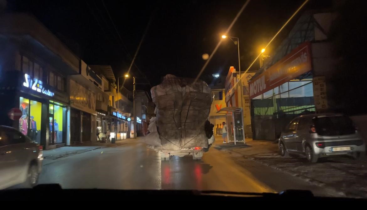 Bursa’da tehlikeli taşımacılık kamerada