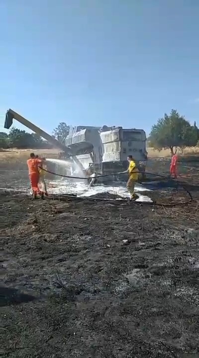 Bursa’da 100 dönüm buğday tarlası ve 1 biçerdöver kül oldu