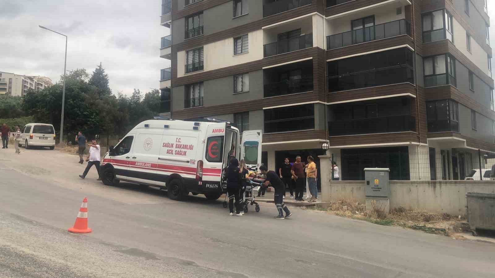 Gemlik’te mazot dökülen yolda 3 araç kazaya karıştı