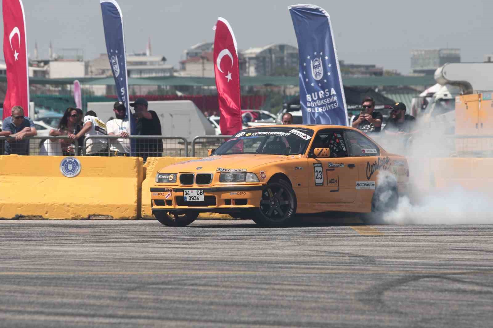 Türkiye’nin en iyi drift sürücüleri Bursa’da yarıştı