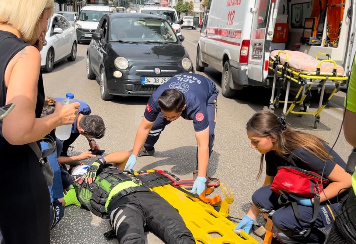 Kadın sürücü trafik polisine böyle çarptı