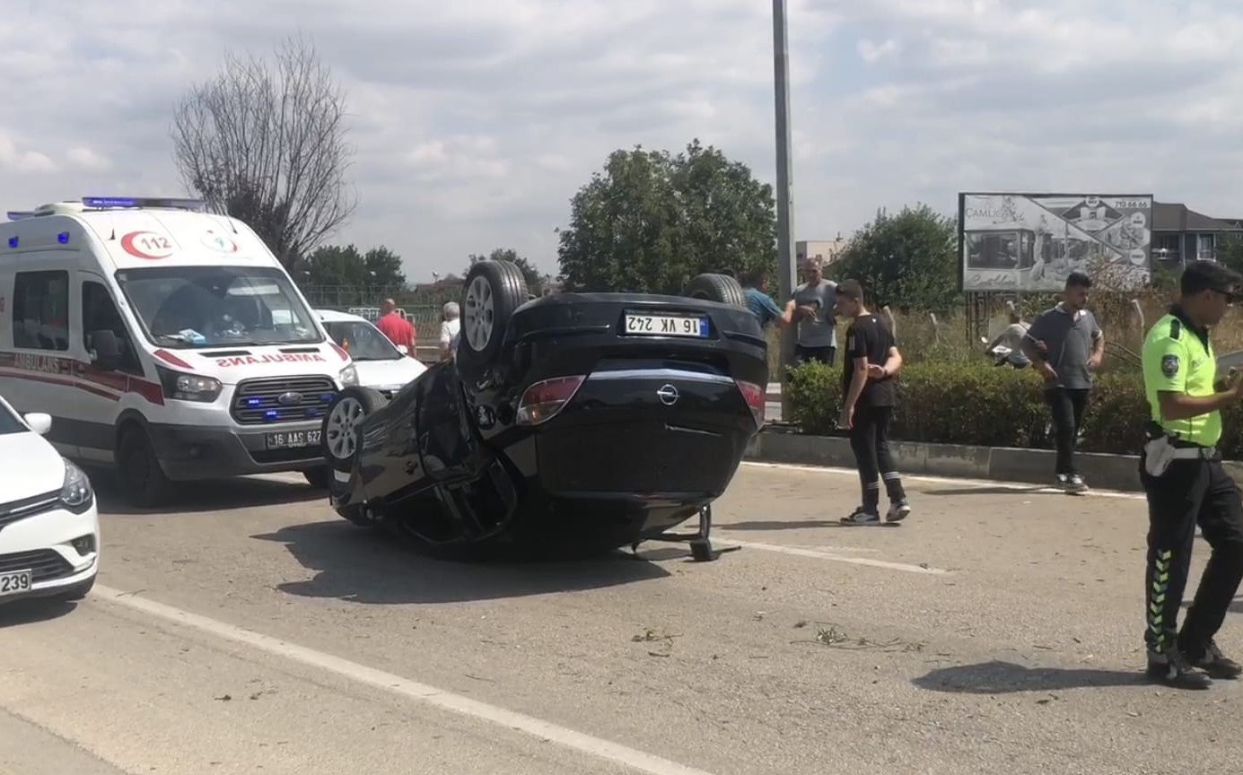 Bursa’da önüne köpek çıkan otomobil takla attı: 3 yaralı