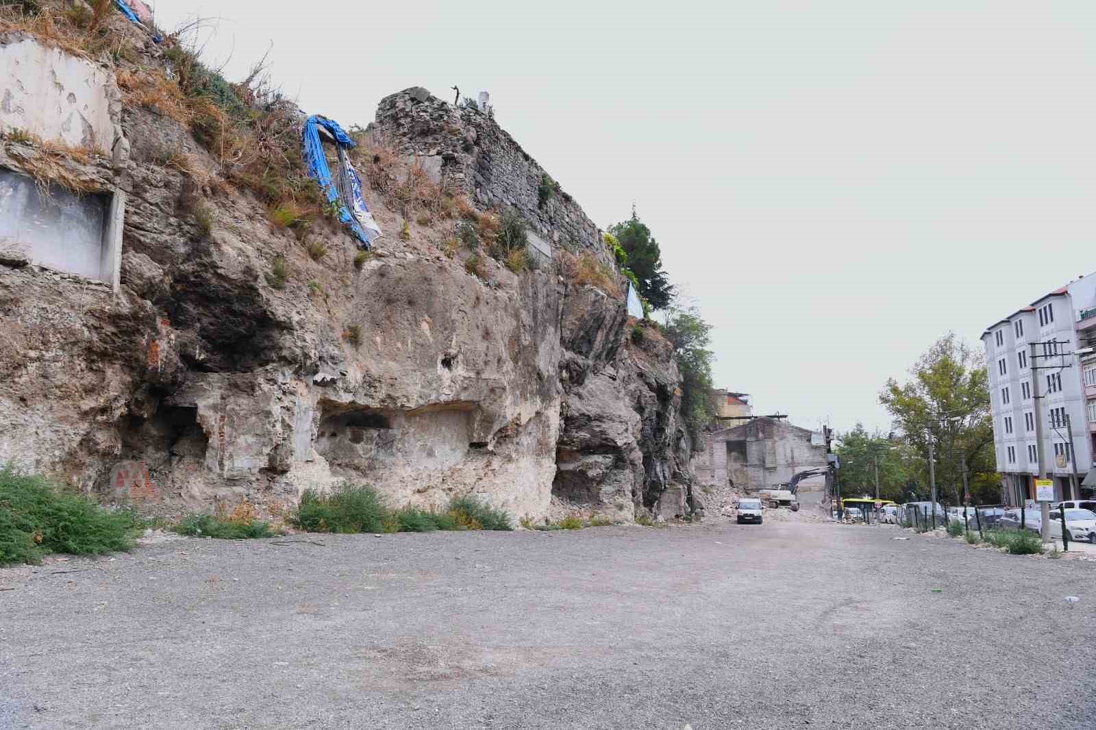 Osmangazi’den tarihi ortaya çıkartan yıkım