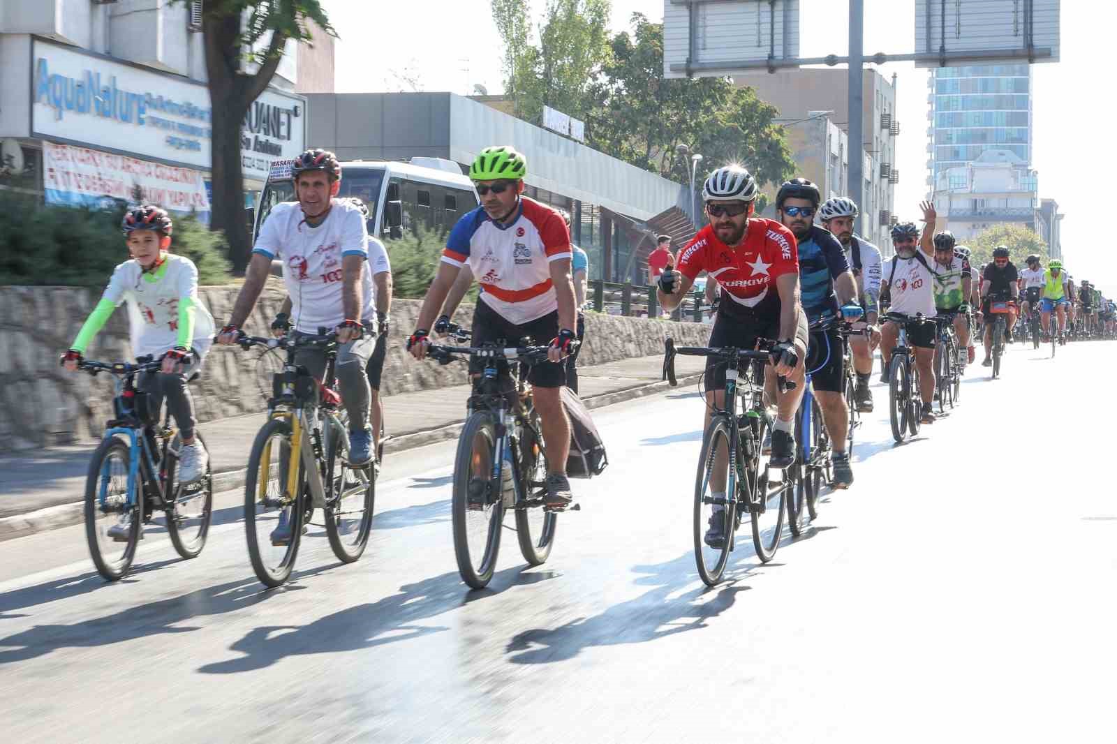 Cumhuriyet için Tophane’den Mudanya’ya pedal çevirdiler