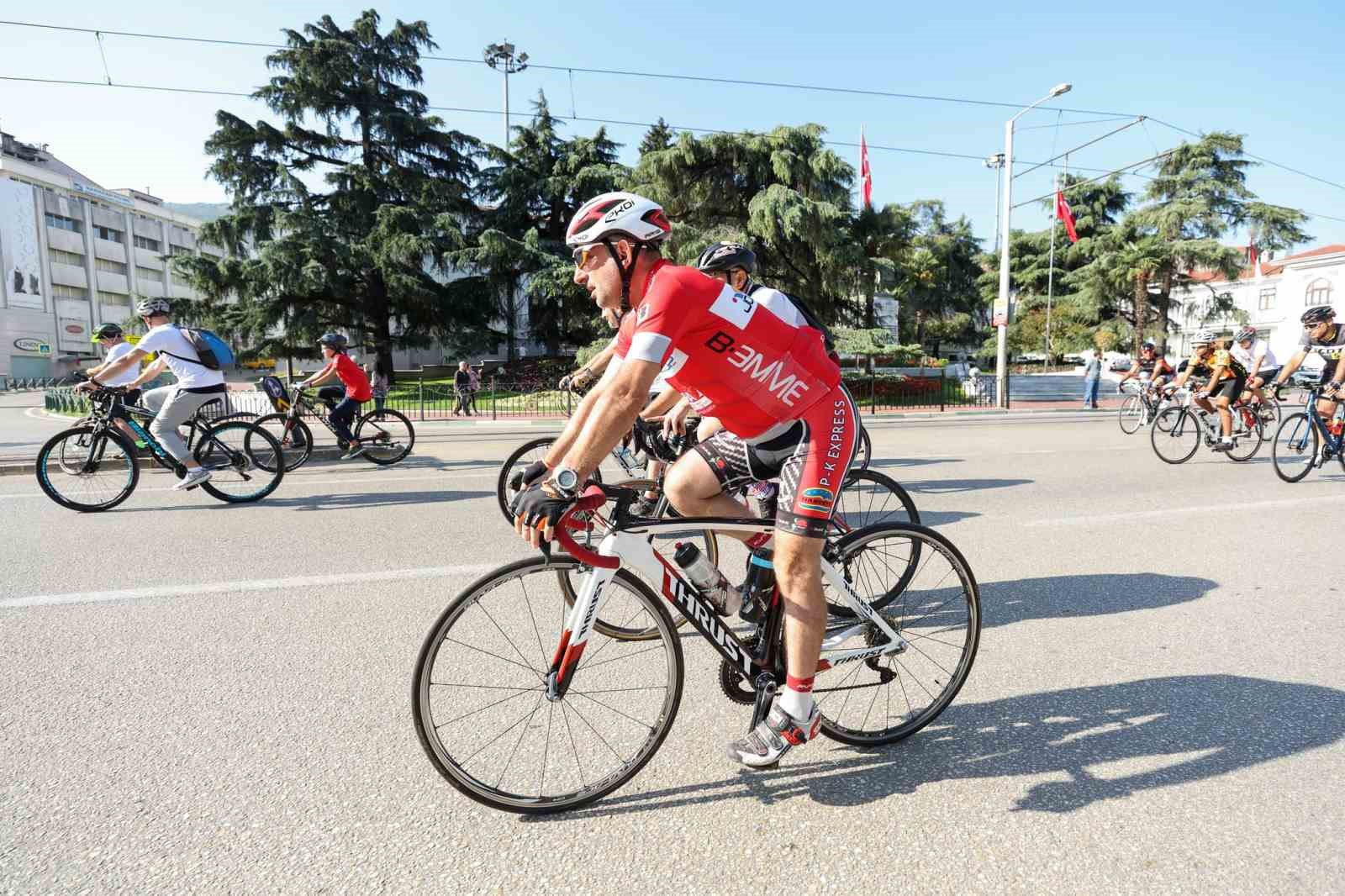 Cumhuriyet için Tophane’den Mudanya’ya pedal çevirdiler