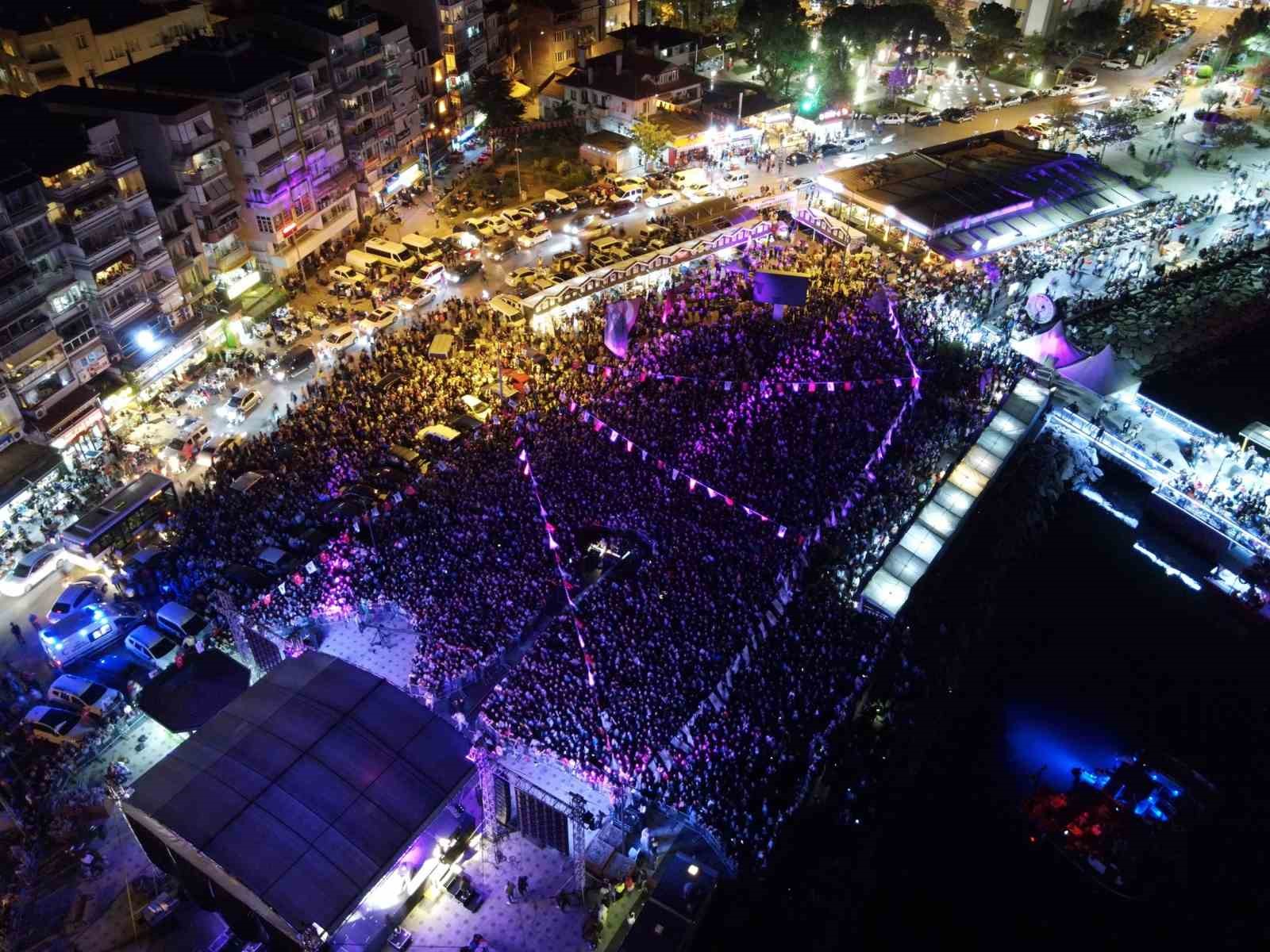 30. Uluslararası Gemlik Zeytini Festivalinin finalini Melike Şahin yaptı