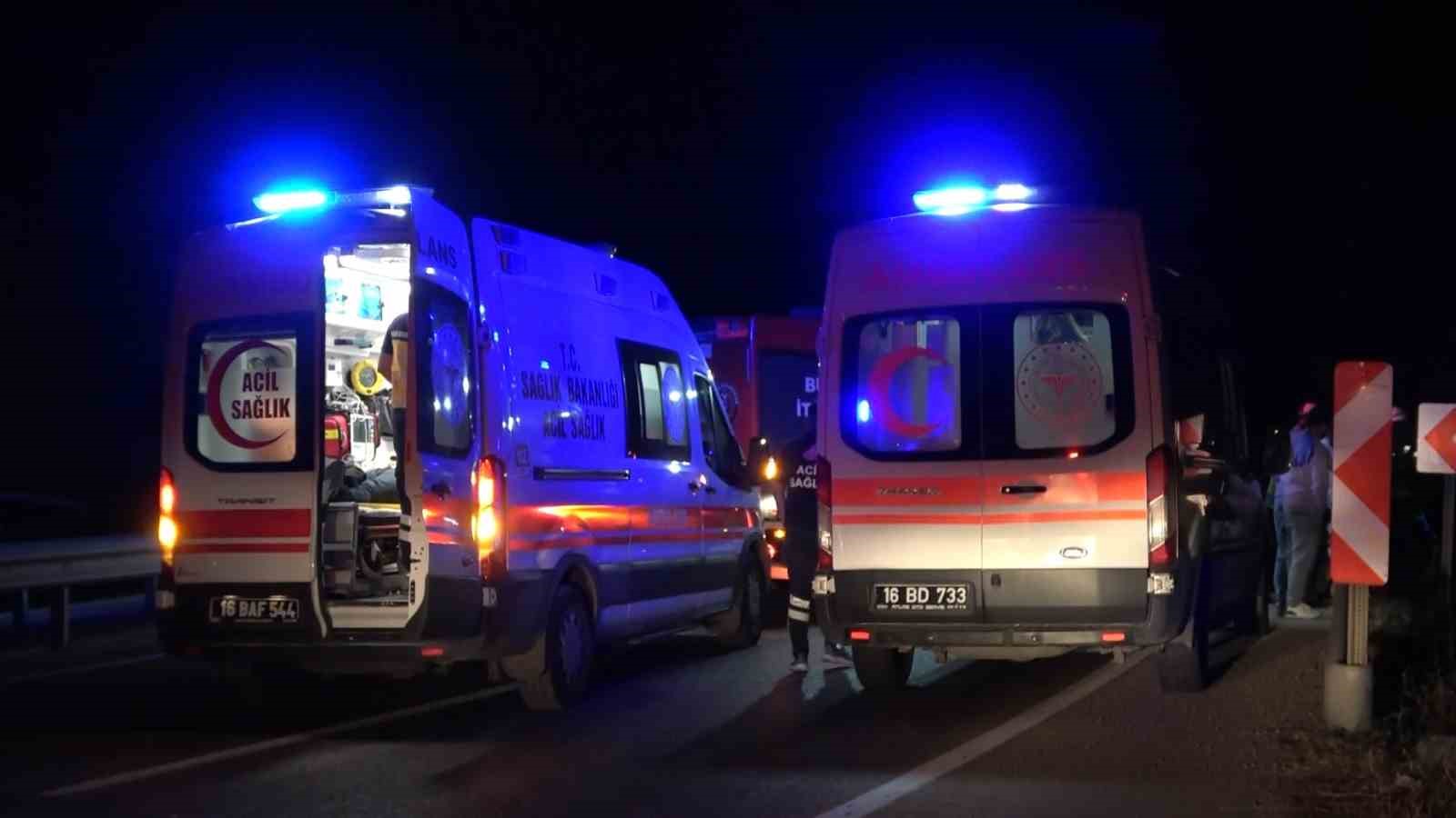 Şarampole uçan otomobilden burunları kanamadan çıktılar