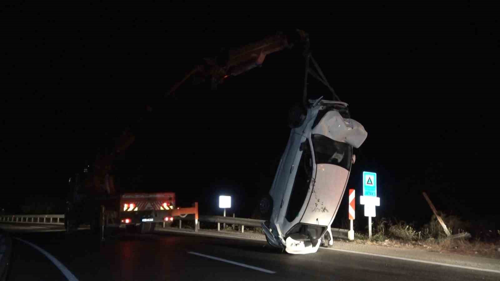 Şarampole uçan otomobilden burunları kanamadan çıktılar