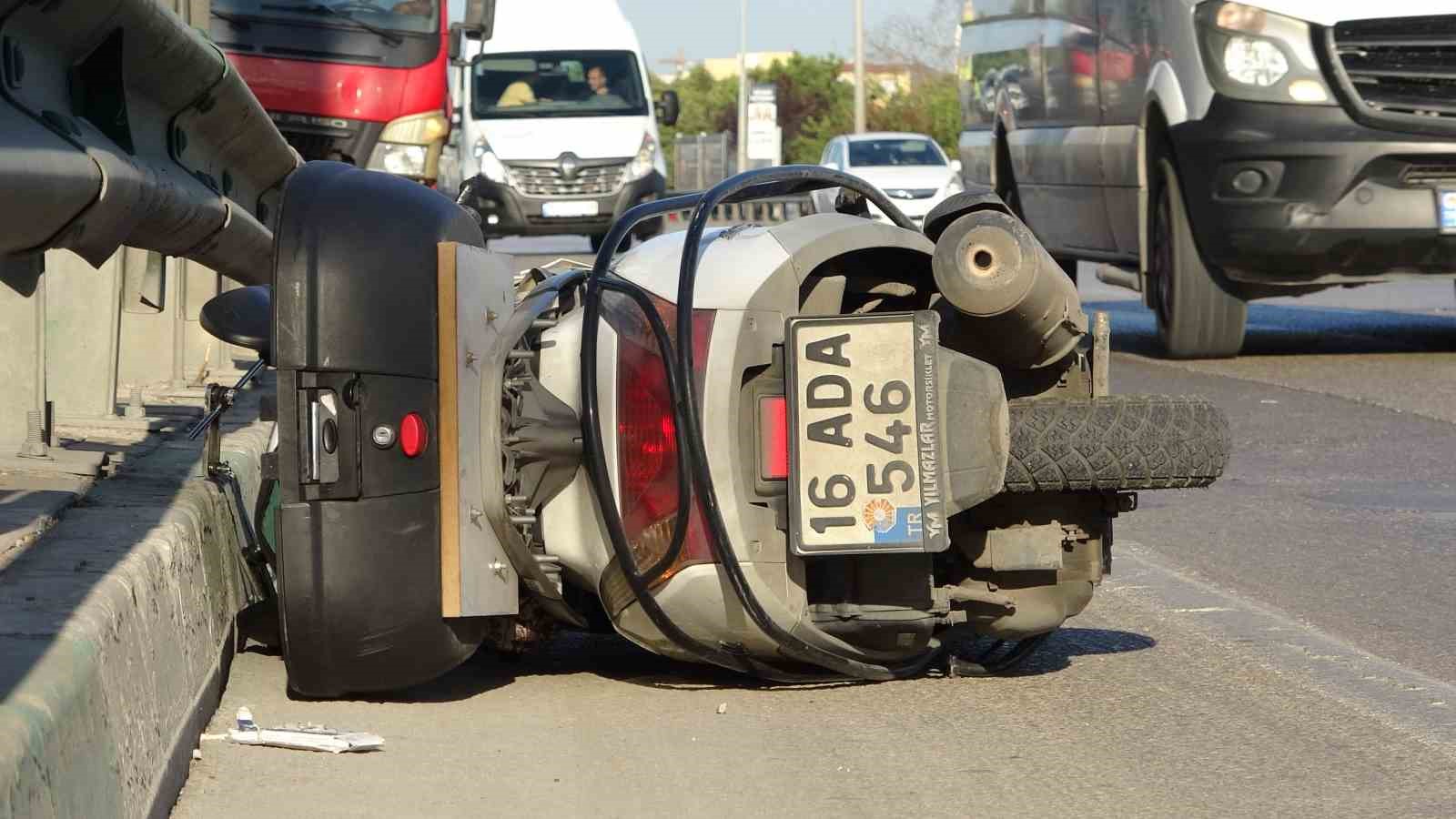 Devrilen motorun sürücüsü bariyerlere çarparak hayatını kaybetti