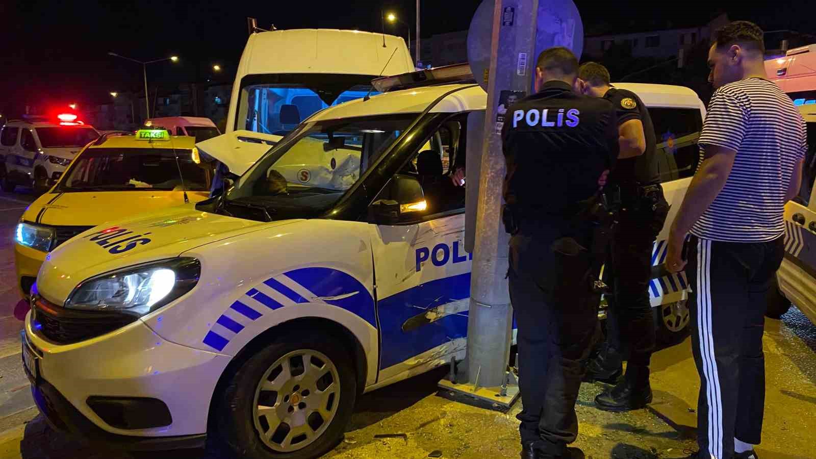 3 araç çarpıştı, 3’ü polis 6 kişi yaralandı