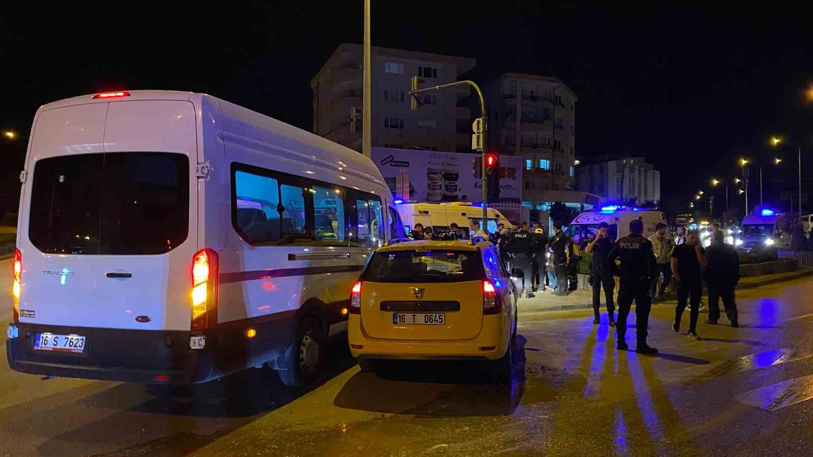 3 araç çarpıştı, 3’ü polis 6 kişi yaralandı