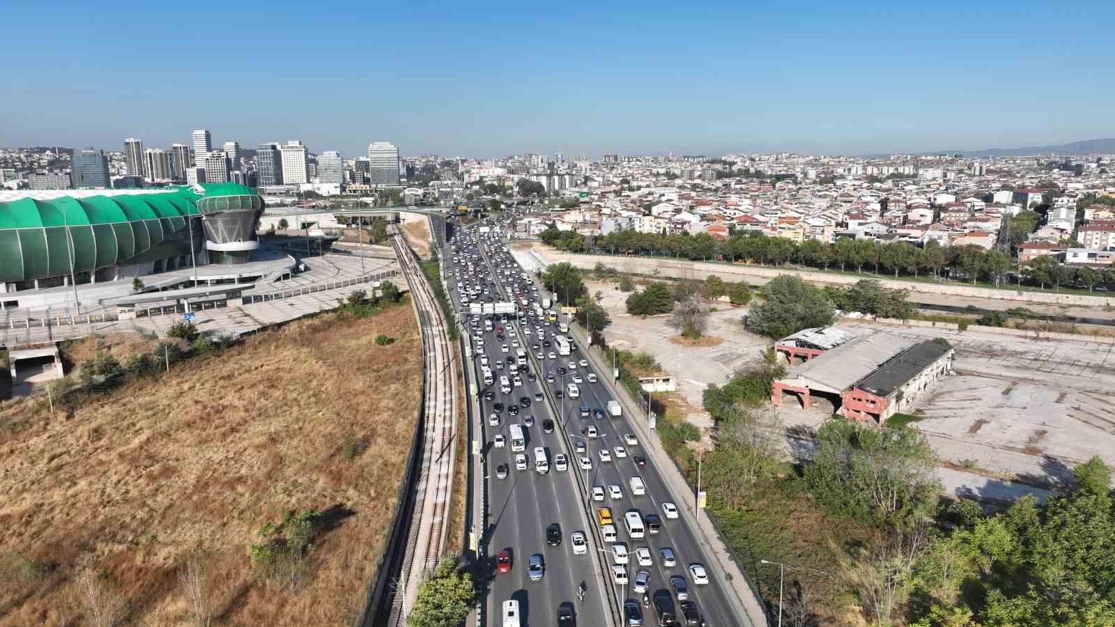 Bursa’da okulların ilk günü trafikte yoğunluk yaşanmadı