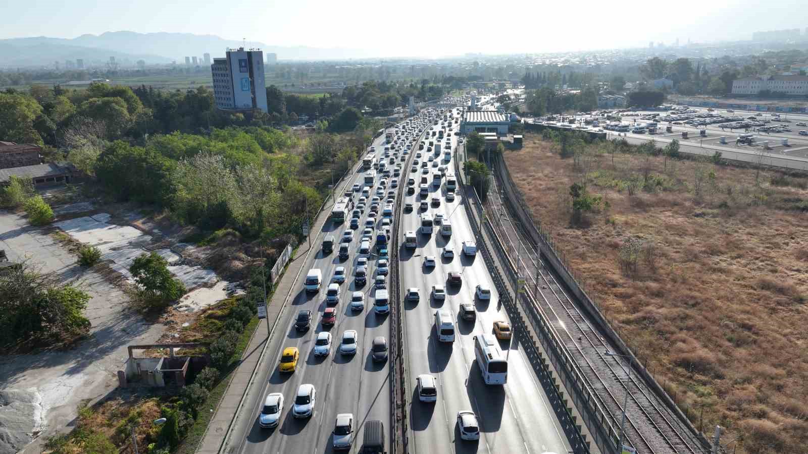 Bursa’da okulların ilk günü trafikte yoğunluk yaşanmadı