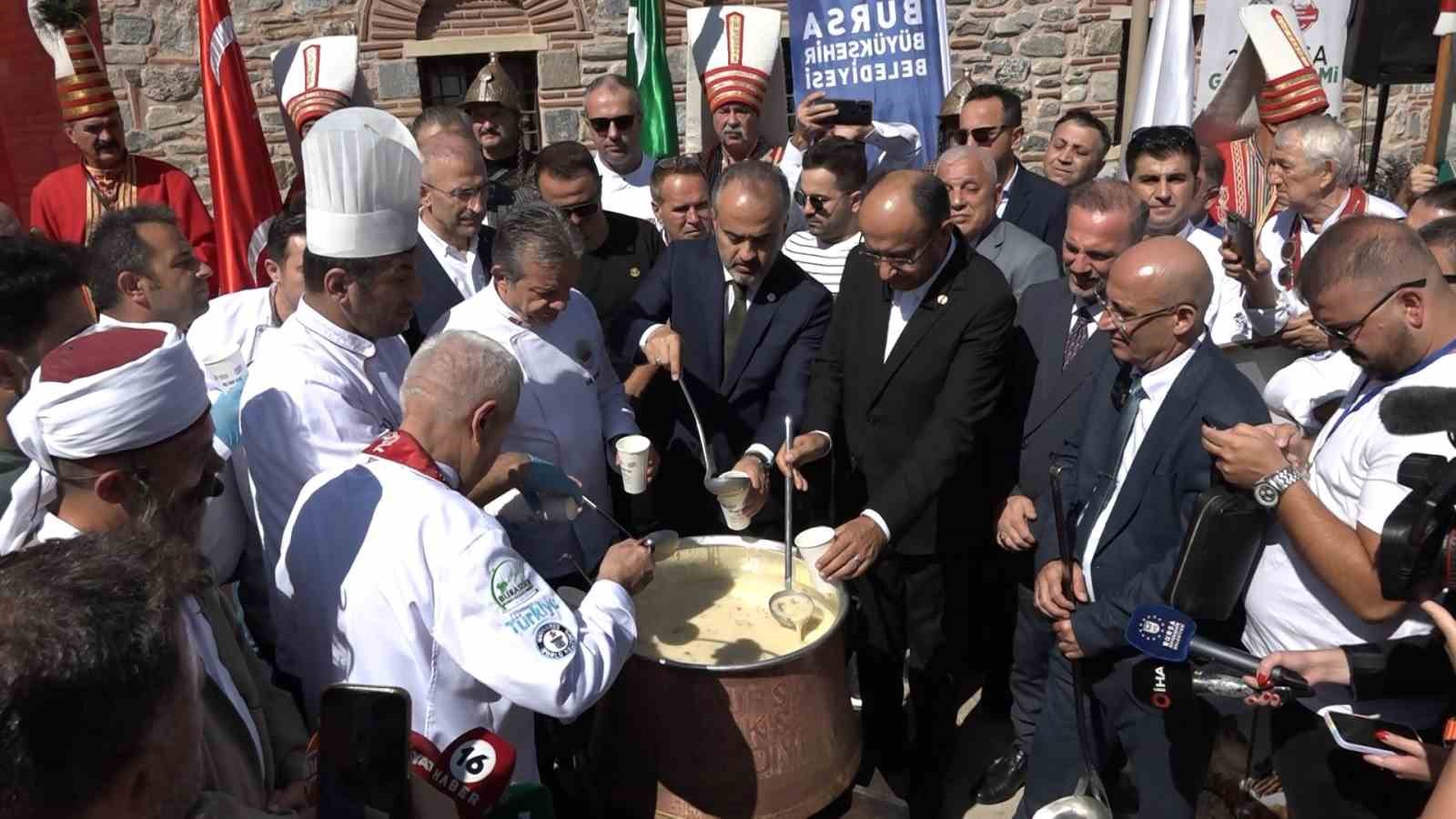 Bursa’nın lezzet şöleni kortejle başladı