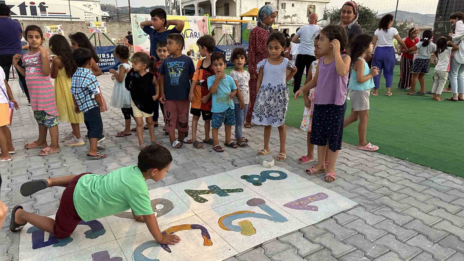 Büyükşehir Belediyesi’nden afetzede çocuklara moral