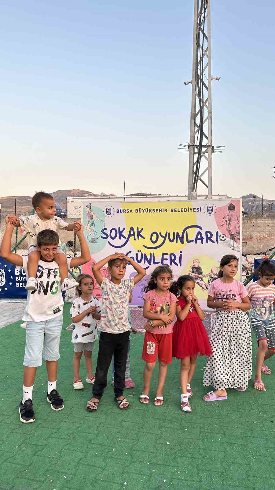 Büyükşehir Belediyesi’nden afetzede çocuklara moral