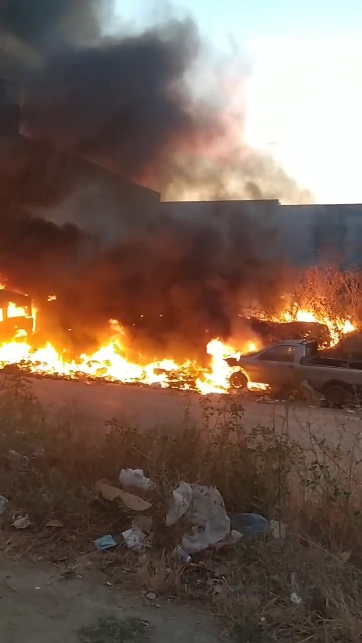 Çocukların ateşle oyunu 3 aracı böyle küle çevirdi