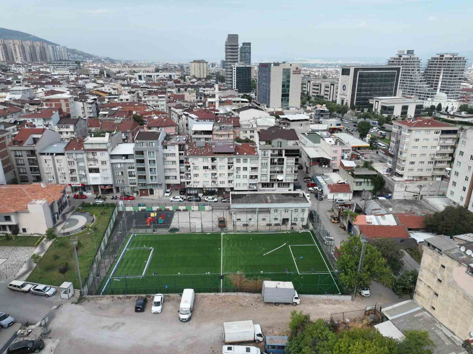 Bursa’da futbol sahaları yenileniyor