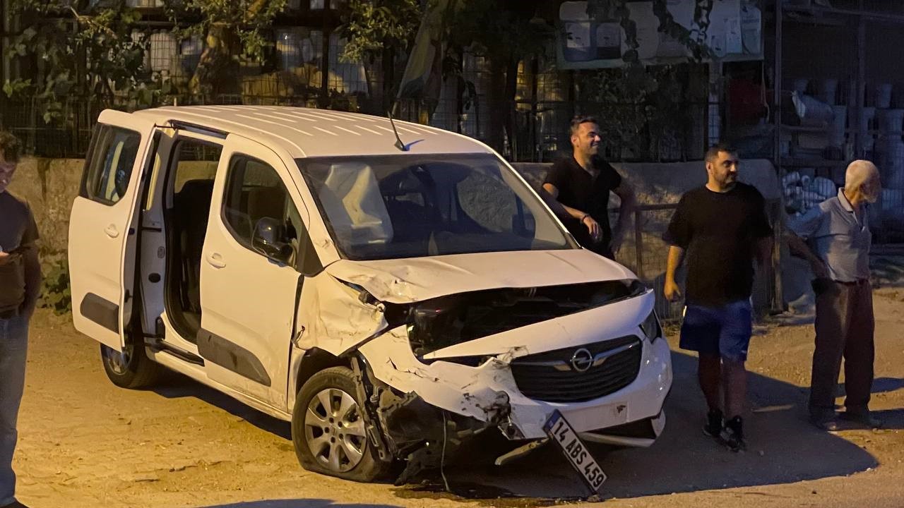 Kontrolden çıkan tır önce araçlara çarptı sonra devrildi: Kaza anı kamerada